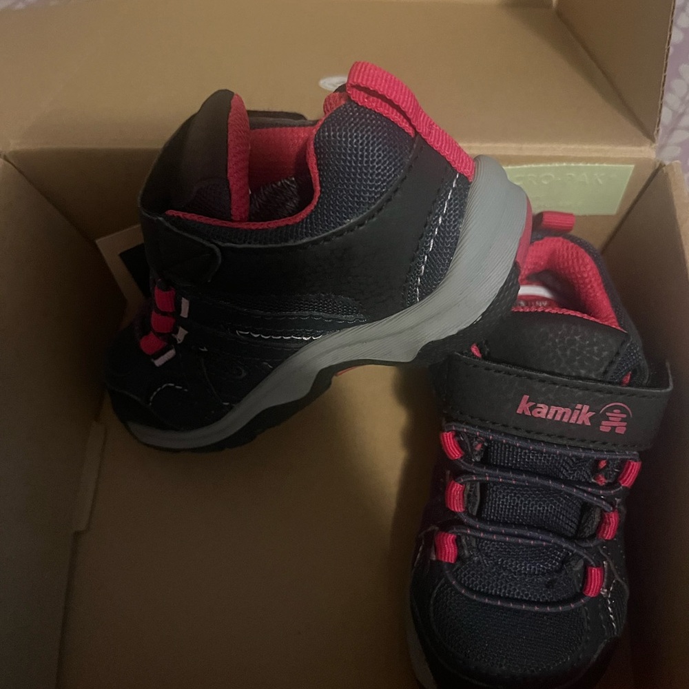 Kamik Kids' Sneakers in Black and Pink
